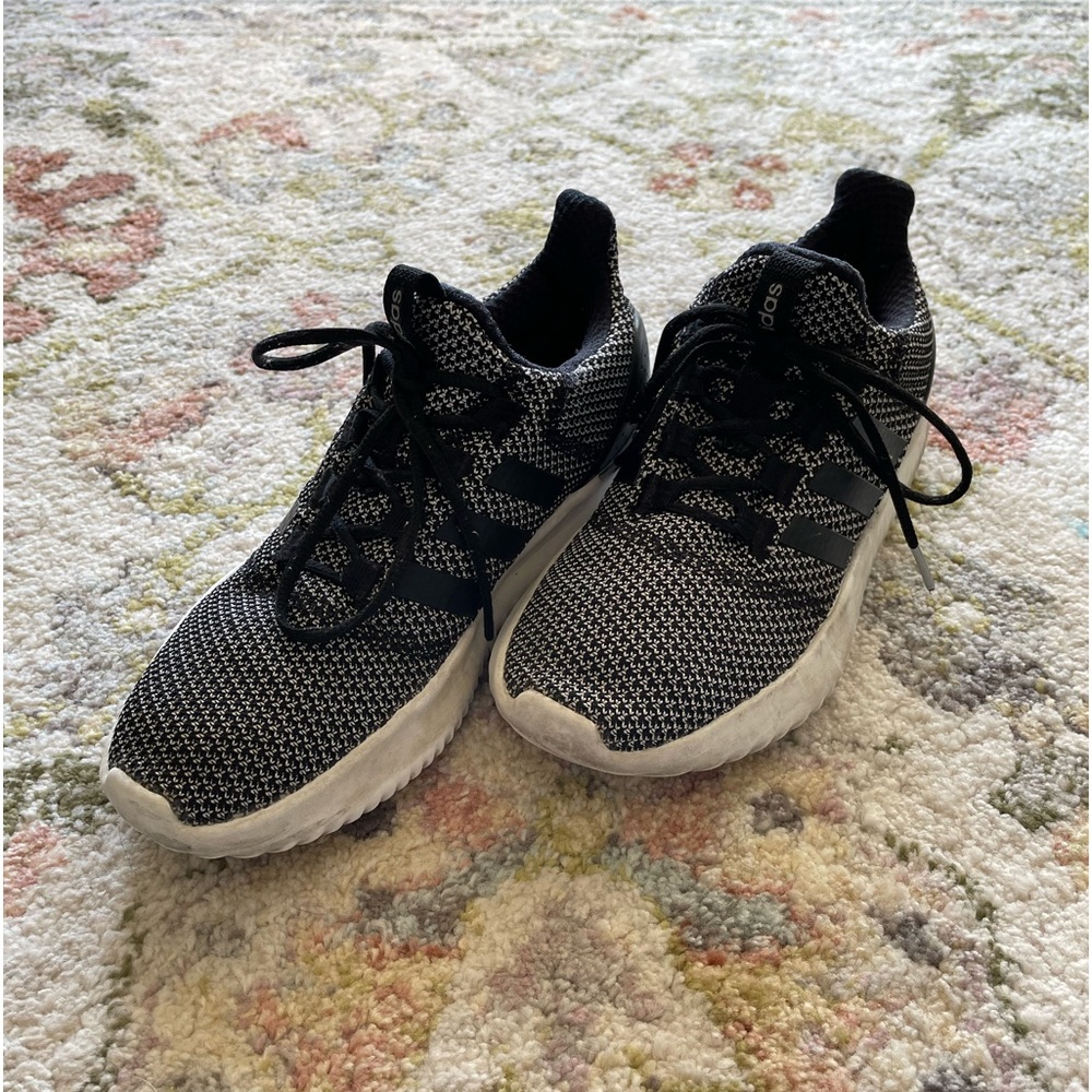 Black/white Adidas Cloudfoam